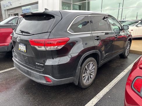 Used 2019 Toyota Highlander XLE image 10