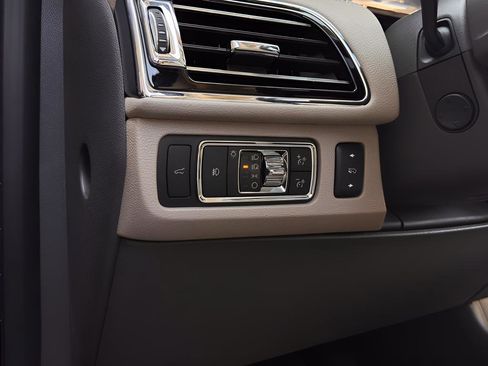 Used 2024 Lincoln Navigator L Reserve image 22