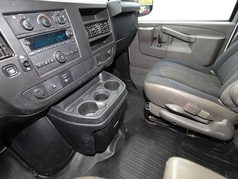 Used 2018 Chevrolet Express 2500 w/ Driver Convenience Package RWD image 20