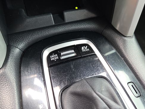 Used 2024 Toyota Corolla Cross AWD Hybrid image 21