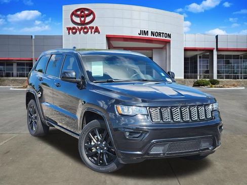 Used 2022 Jeep Grand Cherokee Laredo X AWD/4WD image 1
