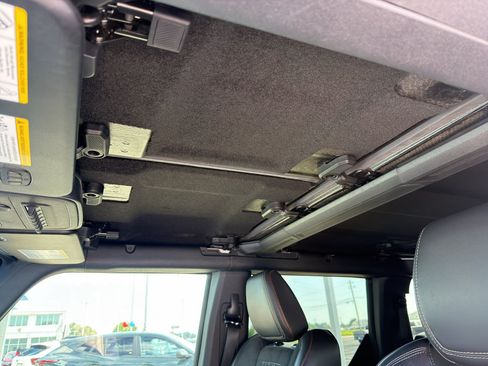 Used 2025 Ford Bronco Raptor AWD/4WD image 12