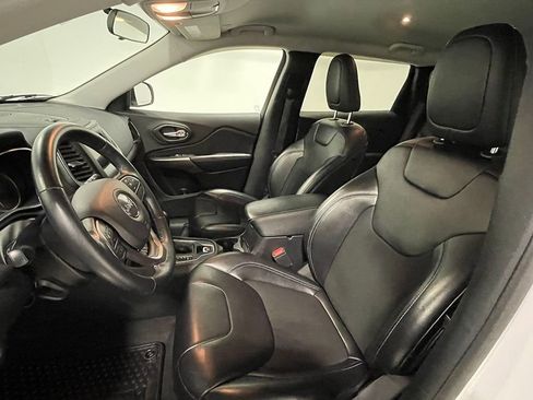 Used 2020 Jeep Cherokee Latitude Plus w/ Cold Weather Group image 3