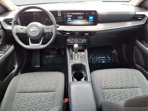 Used 2025 Nissan Kicks SV FWD image 11