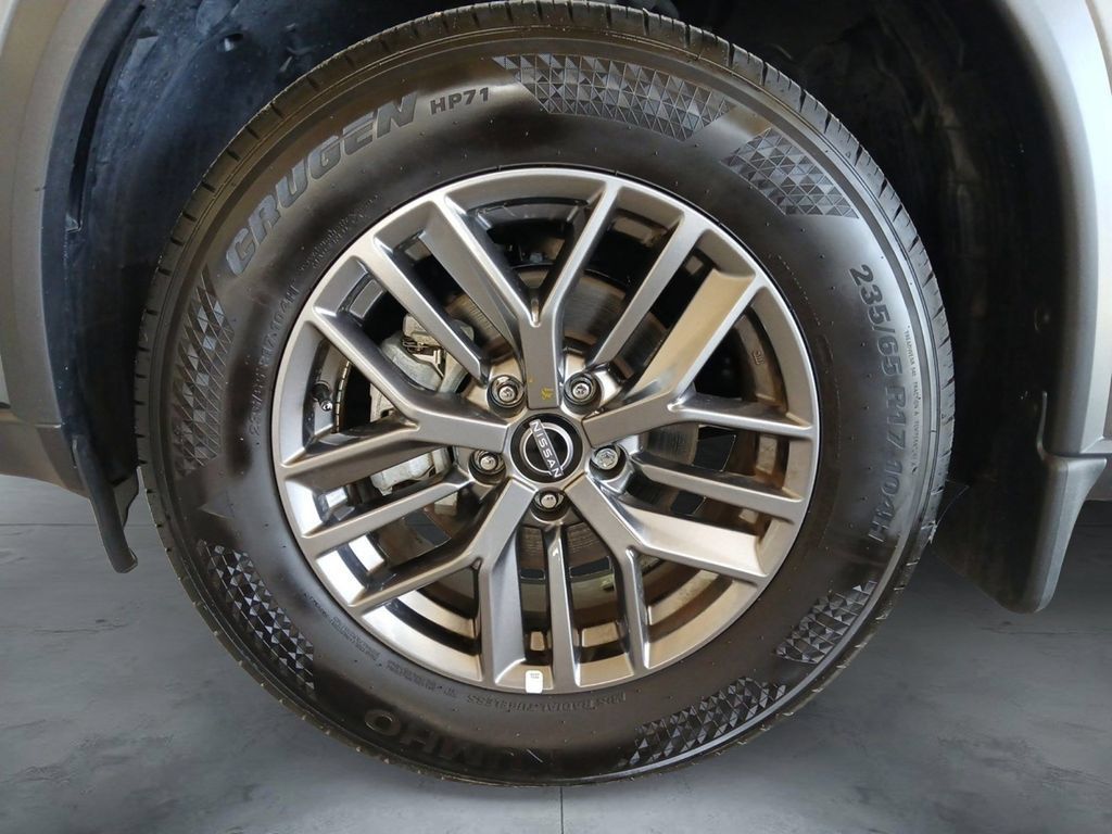 Used 2025 Nissan Rogue S AWD/4WD image 15