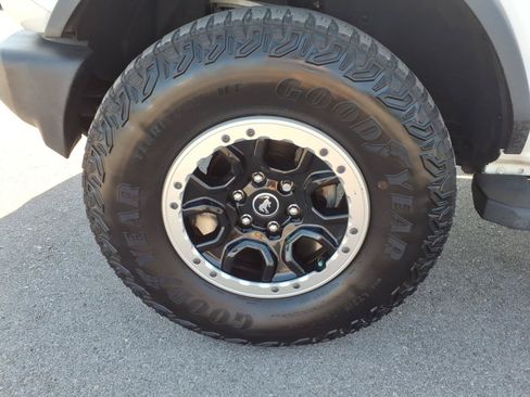 Certified 2022 Ford Bronco Big Bend w/ Sasquatch Package AWD/4WD image 9