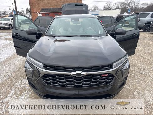 Used 2025 Chevrolet Trax RS w/ Driver Confidence Package image 9