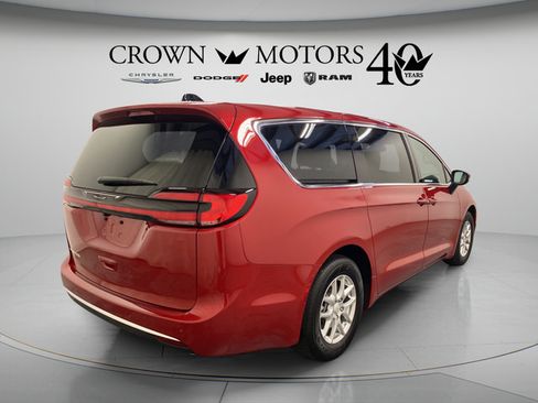 New 2027 Chrysler Pacifica Select FWD image 14
