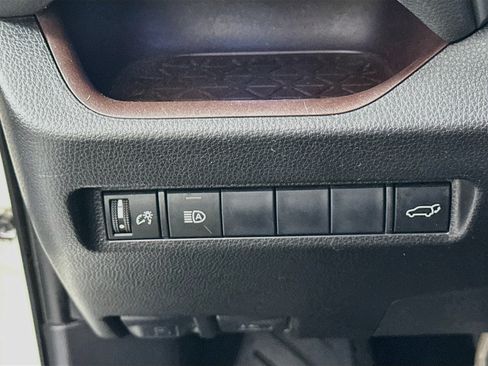 Used 2019 Toyota RAV4 Limited FWD image 16