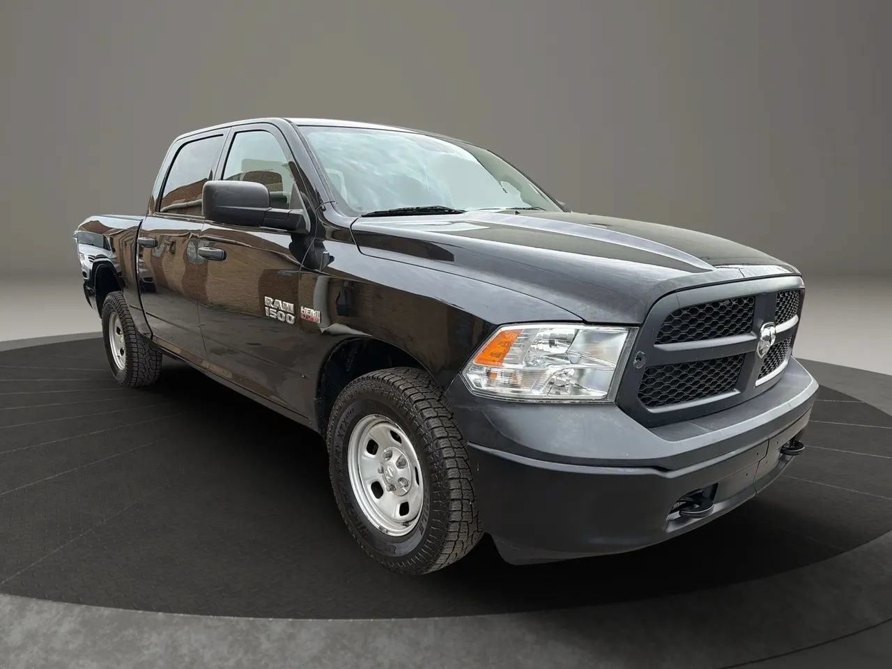 Used 2018 RAM 1500 4x4 Crew Cab w/ Protection Group image 3