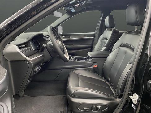 New 2025 Jeep Grand Cherokee L Limited w/ Black Appearance Package image 4