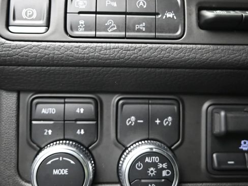 Used 2024 GMC Yukon Denali w/ Advanced Technology Package image 19