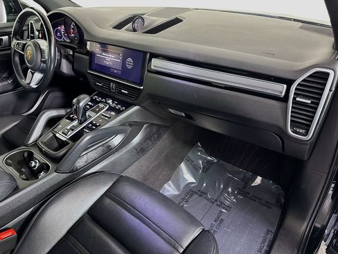 Used 2023 Porsche Cayenne Platinum Edition image 29