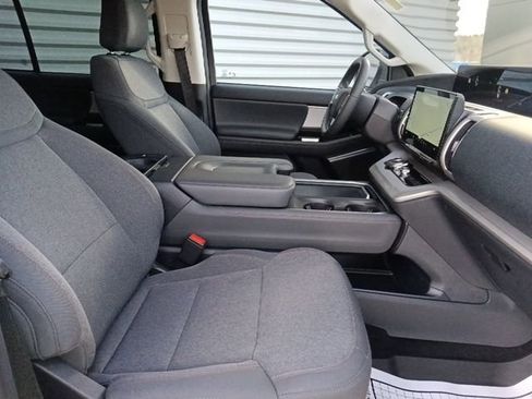 Used 2025 Ford Expedition Active image 38