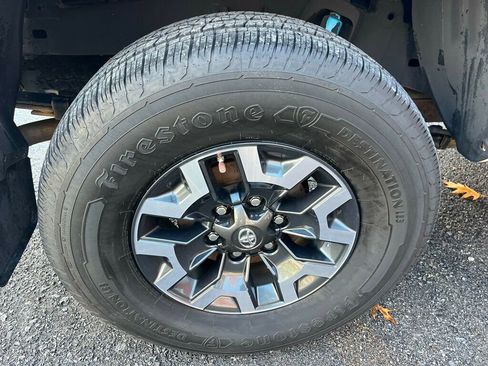 Used 2018 Toyota Tacoma TRD Off-Road w/ TRD Premium Off Road Package image 13