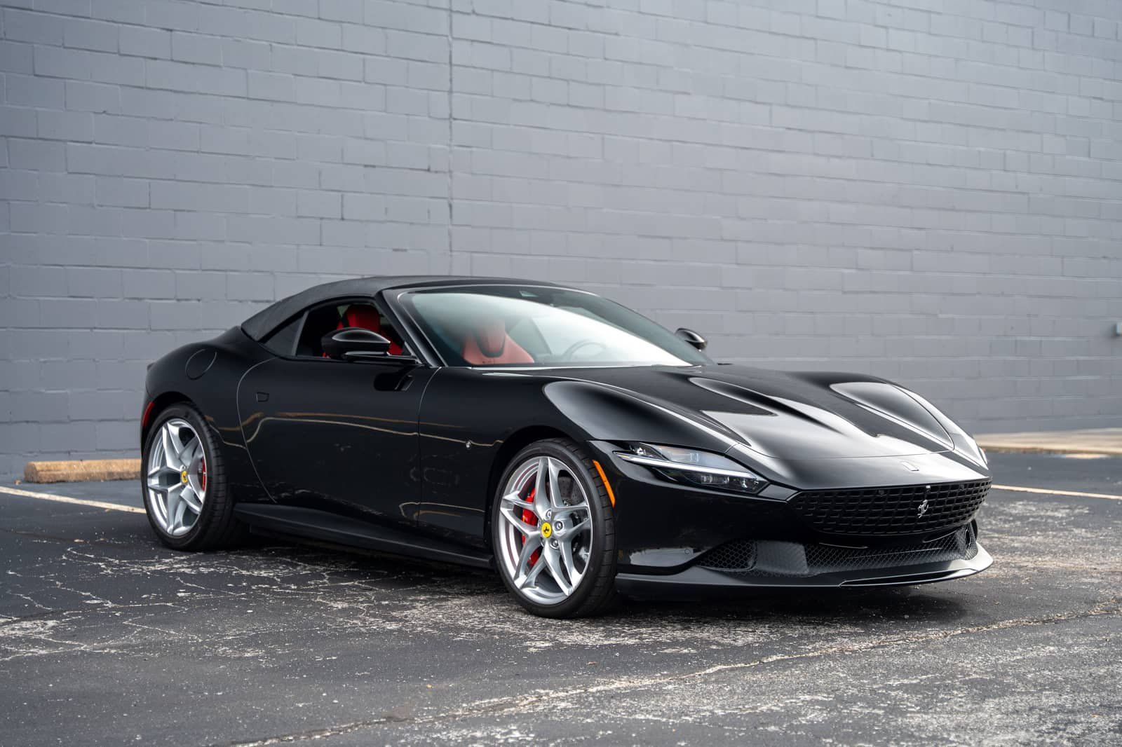 Used 2025 Ferrari Roma Spider RWD image 18