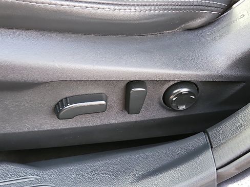 Used 2023 Subaru Outback Limited image 28