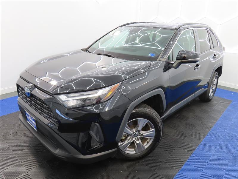 Used 2022 Toyota RAV4 XLE w/ Convenience Package AWD/4WD image 4