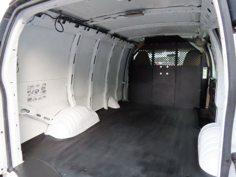 Used 2012 Chevrolet Express 2500 RWD image 15