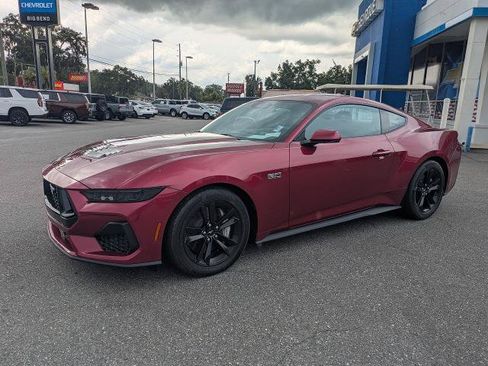 Used 2025 Ford Mustang GT RWD image 9
