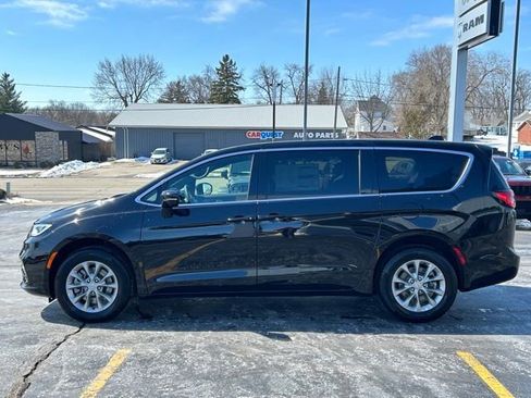 New 2026 Chrysler Pacifica Limited AWD/4WD image 6