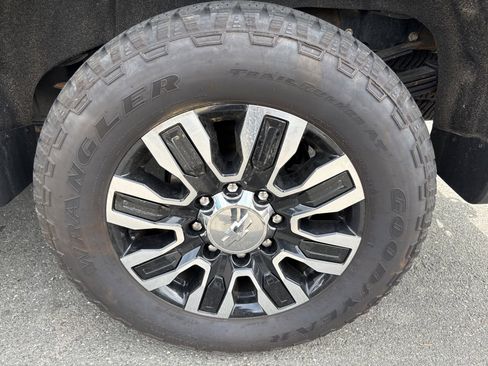 Used 2022 Chevrolet Silverado 3500 High Country image 9