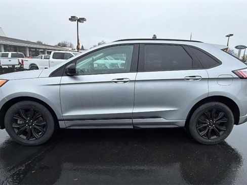 Used 2022 Ford Edge SE w/ Black Appearance Package image 7