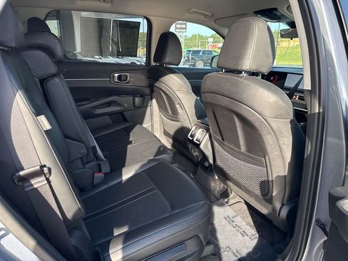 Used 2025 Kia Sorento S FWD image 6