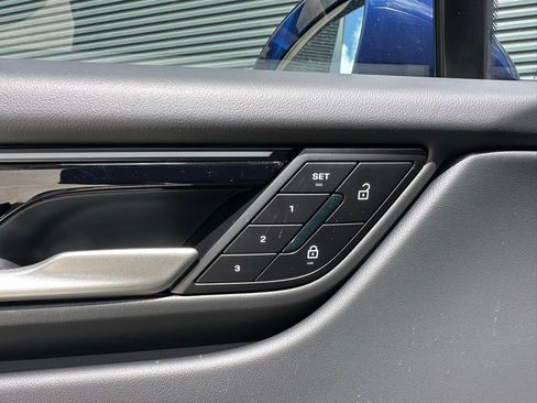 Used 2026 Porsche Macan Electric RWD image 20