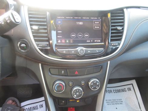 Used 2020 Chevrolet Trax LT w/ Sun & Sound Package AWD/4WD image 22