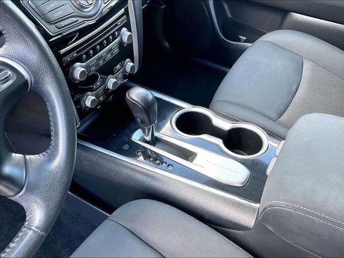 Used 2017 Nissan Pathfinder SV image 15