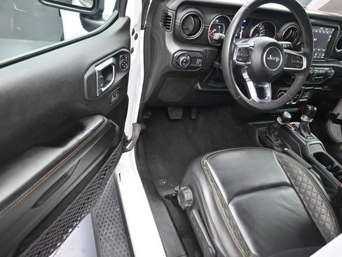 Used 2023 Jeep Gladiator Overland AWD/4WD image 11