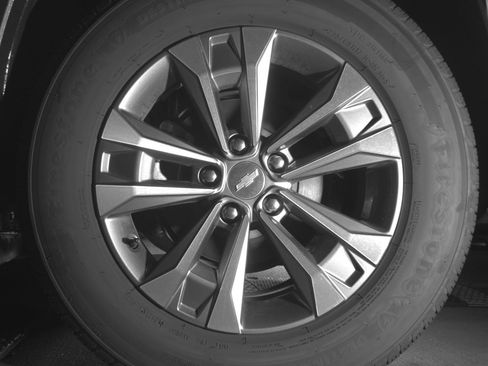 Used 2025 Chevrolet Equinox LT image 11