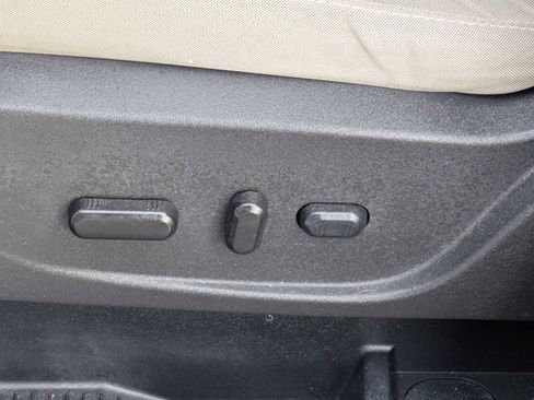 Used 2017 Ford Escape SE image 16