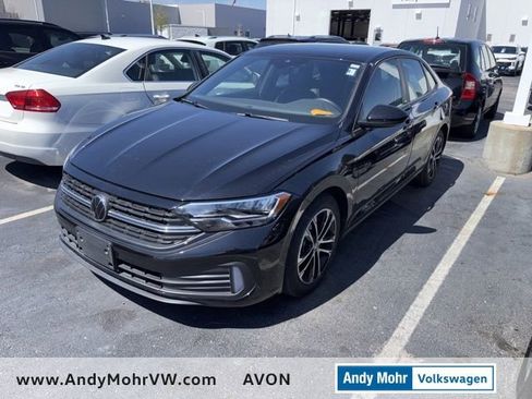 Used 2024 Volkswagen Jetta Sport image 1