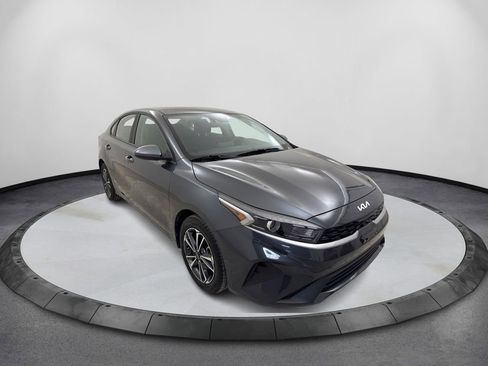 Used 2024 Kia Forte LXS FWD image 3