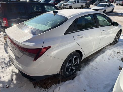 Used 2023 Hyundai Elantra SEL w/ Convenience Package image 5