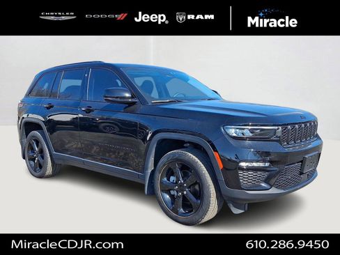 Used 2023 Jeep Grand Cherokee Limited w/ Black Appearance Package image 1