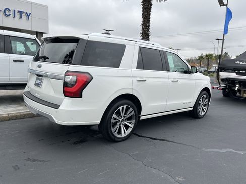 Used 2021 Ford Expedition Platinum image 3