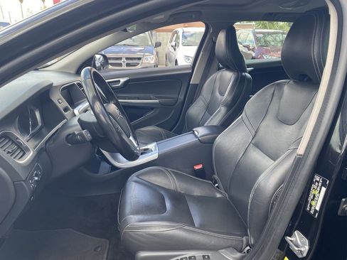 Used 2018 Volvo V60 T5 Dynamic w/ Vision Package FWD image 19