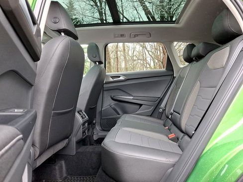 Certified 2025 Volkswagen Taos SE AWD/4WD image 10