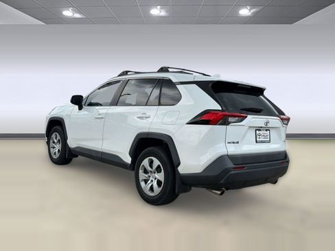 Used 2020 Toyota RAV4 LE FWD image 3