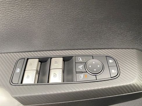 New 2025 Mitsubishi Outlander SE image 18