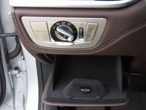 Used 2020 BMW ALPINA B7 xDrive w/ Luxury Rear Seating Package image 41