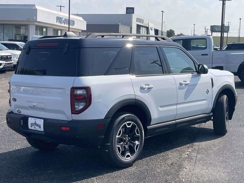 New 2025 Ford Bronco Sport Outer Banks image 3