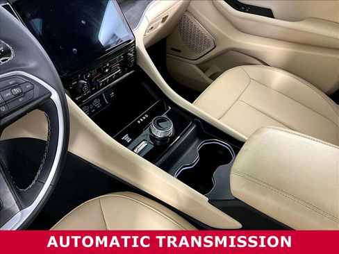 Used 2025 Jeep Grand Cherokee Limited AWD/4WD image 18
