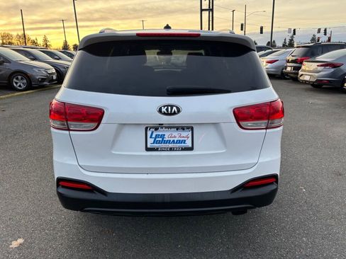 Used 2017 Kia Sorento LX image 6
