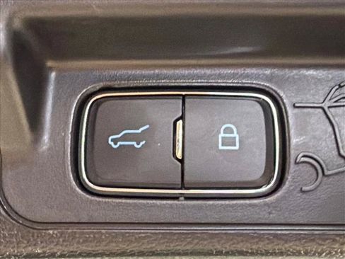 Used 2023 Ford Explorer XLT w/ Equipment Group 202A RWD image 19