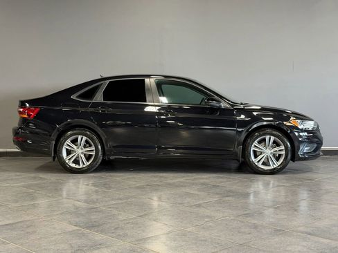 Used 2019 Volkswagen Jetta R-Line FWD image 4