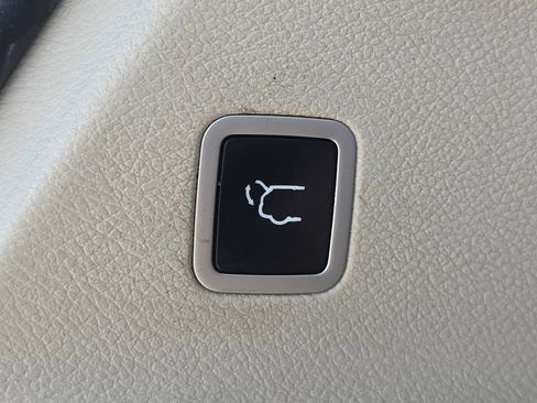 Used 2019 Chrysler Pacifica Touring-L image 14